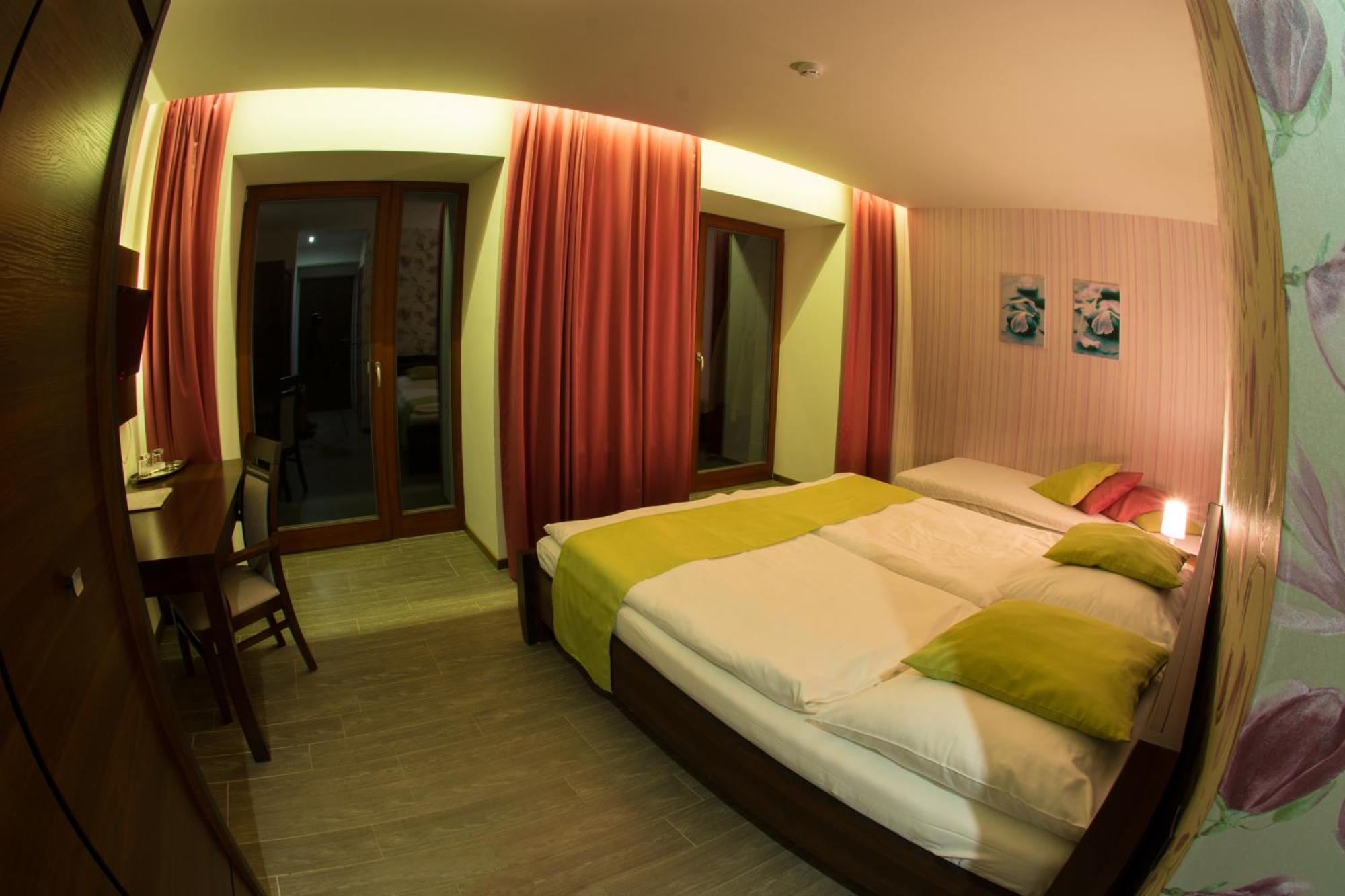 Hotel Slunny Dvur Jeseník Стая снимка